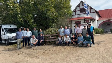 Intercambio sobre cría y recría con participantes y técnicos del Curso Ganadero de IPA