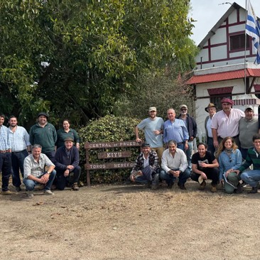 Intercambio sobre cría y recría con participantes y técnicos del Curso Ganadero de IPA